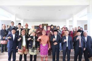 Gubernur Sumsel Herman Deru dan Bupati Banyuasin, Askolani menghadir parpurna DPRD setempat dalam rangka HUT ke-23 Kabupaten Banyuasin, Kamis (10/4/2025). Foto: Humas Pemprov Sumsel.