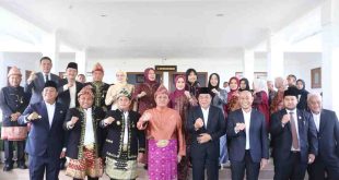 Gubernur Sumsel Herman Deru dan Bupati Banyuasin, Askolani menghadir parpurna DPRD setempat dalam rangka HUT ke-23 Kabupaten Banyuasin, Kamis (10/4/2025). Foto: Humas Pemprov Sumsel.