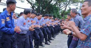 Para petugas Damkar pada kegiatan halal bilhalal di lingkungan Dinas Pemadam Kebakaran dan Penyelamatan Kota Palembang, Kamis (10/4/2025). Foto: Kominfo Palembang.