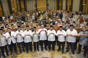Gubernur Sumsel, Herman Deru bersama para pengurus PKS Sumsel dan para kader pada acara halal bihalal di Hotel Santika Primier Palembang, Sabtu (12/4/2025). Foto: Dok PKS Sumsel.