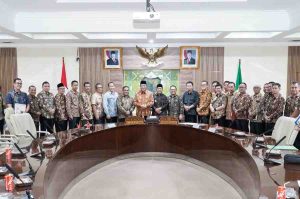 Para Camat se-Kabupaten Muba rapat koordinasi dengan Bupati Muba, HM Toha, Jumat (11/4/2025). Foto: Kominfo Muba.