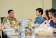 Walikota Palembang, Ratu Dewa berdiskusi dengan para investor asal China yang tertarik di bidang penanganan banjir dan pariwisata, Selasa (22/4/2025). Foto: Kominfo Palembang.