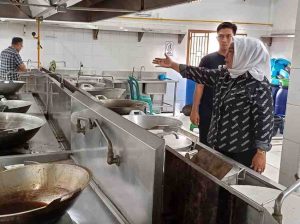 Mitra MBG di Ilir Timur III Palembang, saat menunjukkan kondisi dapur, Minggu (20/4/2025). Foto: Sumselheadline/Pitria.