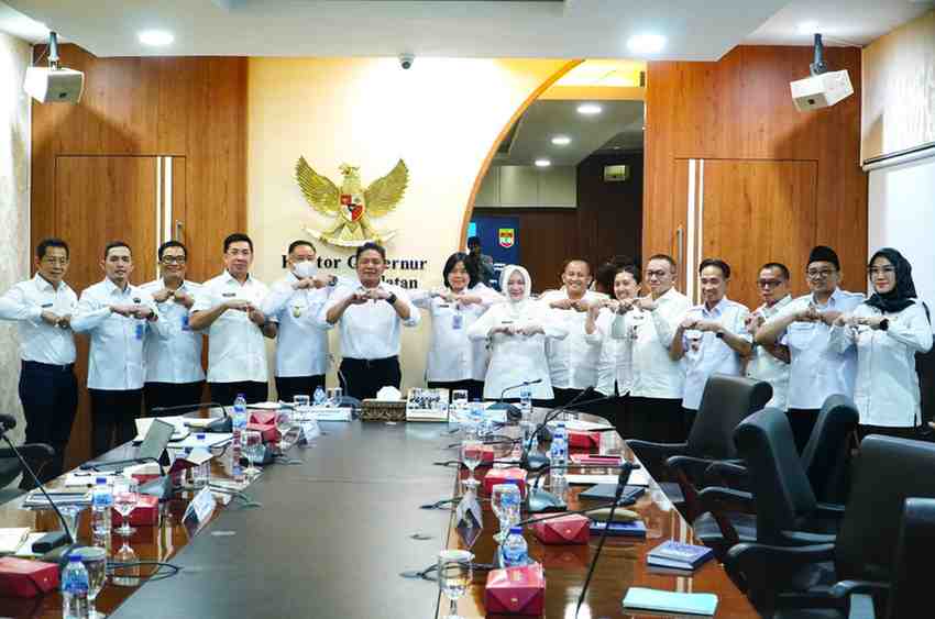 Gubernur Sumsel, Herman Deru bersama Bupati Mura dan tim usai paparan penggunaan Bangubsus, Rabu (8/4/2025). Foto: Humas Pemprov Sumsel.