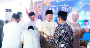 Gubernur Sumsel Herman deru dan keluarga menggelar open house di kediaman pribadinya di Belitang OKU Timur, Kamis (3/4/2025). Foto: Humas Pemprov Sumsel.