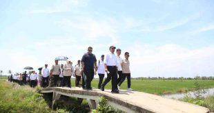 Gubernur Sumsel, Herman Deru mendampingi kunjungan kerja (kunker) Komisi IV DPR RI saat melakukan reses di Desa Srimenanti Kecamatan Tanjung Lago Kabupaten Banyuasin, Rabu (9/4/2025). Foto: Humas Pemprov Sumsel.