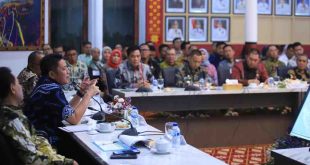 Gubernur Sumsel Herman Deru, Kamis (24/4/2025) malam memimpin Rakor Percepatan Pelaksanaan Kegiatan Optimalisasi Lahan (Opla) dan Cetak Sawah Tahun 2025 di Provinsi Sumsel. Foto: Humas Pemprov Sumsel.
