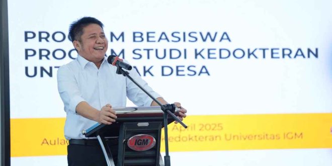 Gubernur Sumsel, Herman Deru saat memberikan sambutan pada pengenalan sekaligus sosialisasi Program Studi Kedokteran untuk Anak Desa UIGM di Kampus UIGM, Palembang, Senin (14/4/2025) pagi. Foto: Humas Pemprov Sumsel.