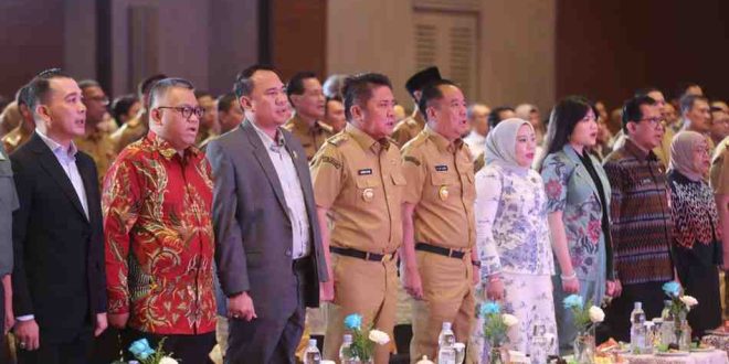 Gubernur Sumsel Herman Deru didampingi Wagub Cik Ujang membuka kegiatan Musyawarah Perencanaan Pembangunan (Musrenbang) Tahun 2025 dalam rangka Penyusunan RKPD Provinsi Sumsel Tahun 2026 di Ballroom Hotel Novotel Palembang, Senin (28/4/2025). Foto: Humas Pemprov Sumsel.