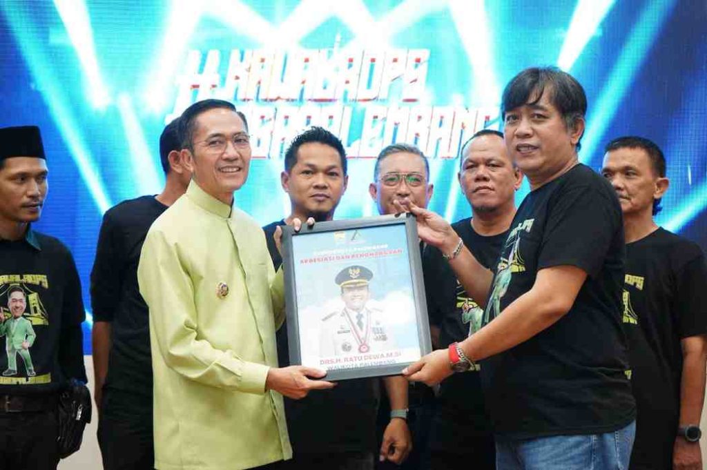 Walikota Palembang, Ratu Dewa membuka seminar yang digelar Forum Cermin Kota Palembang, Jumat (11/4/2025). Foto: Kominfo Palembang.