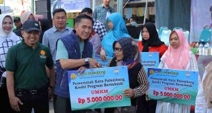 Walikota Palembang, Ratu Dewa melaunching program modal usaha bagi pelaku usaha mikro di Kota Palembang Minggu (27/4/2025) pagi, Foto: Kominfo Palembang.