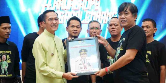 Walikota Palembang, Ratu Dewa membuka seminar yang digelar Forum Cermin Kota Palembang, Jumat (11/4/2025). Foto: Kominfo Palembang.