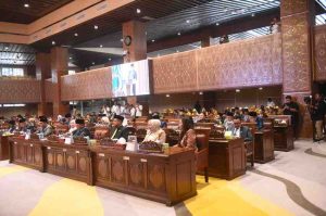 Para anggota DPRD Sumsel yang menghadiri paripurna rekomendasi DPRD Sumsel terhadap LKPJ Gubernur Sumsel TA 2024, Senin (28/4/2025).