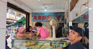 Suasana di Toko Emas Anda di Jl TP Rustam Effendi Palembang, Kamis (24/4/2025). Foto: Sumselheadline/Pitria.