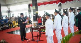 Bupati Muba, HM Toha melantik dan mengambil sumpah jabatan sejumlah Kades dan Plt Kades di Muba, Kamis (17/4//2025). Foto: Kominfo MUba.