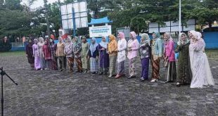 Para pegawai wanita Dinas Pengendalian Penduduk dan Keluarga Berencana (DPPKB) Kabupaten Musi Banyuasin, Senin (21/4/2025) tampil dengan kebaya dalam rangka Hari Kartini. Foto: Kominfo Muba.
