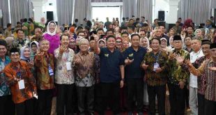Gubernur Sumsel, Hermen Deru bersama para tokoh yang tergabung dalam Iwari Komering, Jumat (25/4/2025). Foto: Humas Pemprov Sumsel.