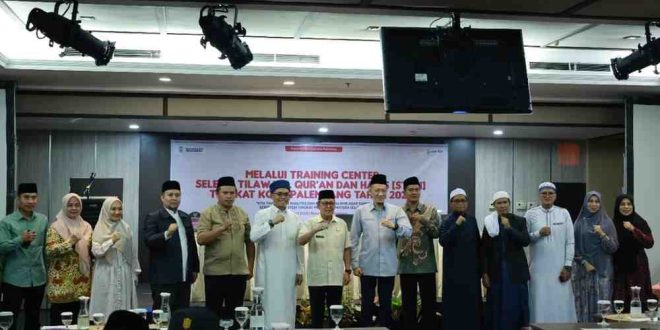 Asisten 1 Setda Palembang, Heri Aprian saat menghadiri pembukaan Pelatihan Training Center Seleksi Tilawatil Qur'an dan Hadis (STQH) di Emila Hotel Palembang, Jumat (11/4/2025) Foto: Kominfo Palembang..
