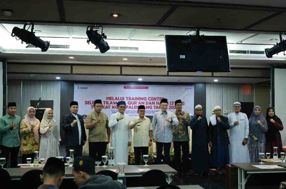Asisten 1 Setda Palembang, Heri Aprian saat menghadiri pembukaan Pelatihan Training Center Seleksi Tilawatil Qur'an dan Hadis (STQH) di Emila Hotel Palembang, Jumat (11/4/2025) Foto: Kominfo Palembang..