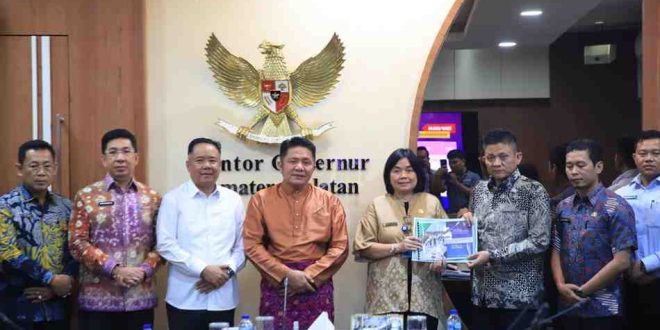 Gubernur Sumatera Selatan (Sumsel) H. Herman Deru didampingi Wakil Gubernur (Wagub) H. Cik Ujang menerima Bupati Ogan Komering Ulu Timur (OKUT) H. Lanosin beserta jajaran dalam rangka bersilaturahmi di Ruang Rapat Gubernur, Kamis (10/4/2025) sore. Foto: Humas Pemprov Sumsel.