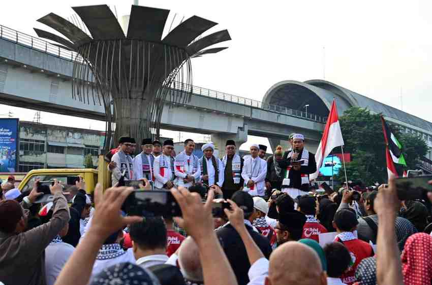 Walikota Palembang, Ratu Dewa tampak hadir dalam aksi dukungan buat Kemerdekaan Palestina, Minggu (27/4/2025). Foto: Kominfo Palembang.