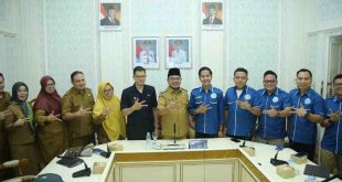Wakil Wali Kota Palembang Prima Salam saat menerima audiensi Dewan Pengurus Wilayah Gerakan Ekonomi Kreatif Nasional (Gekrafs), di Ruang Rapat II Setda, Selasa (8/4/2025). Foto: Kominfo Palembang.