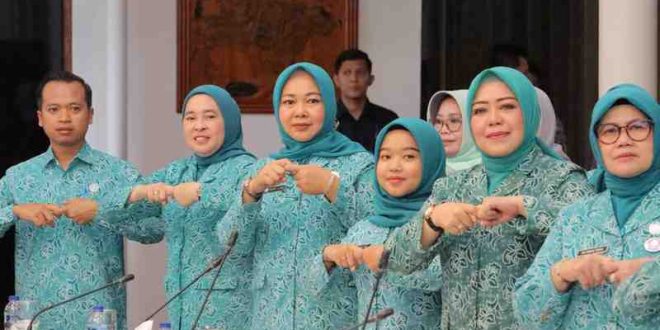 Ketua TP PKK Palembang, Dewi Sastriani SAg menghadiri Rapat Koordinasi (Rakor) TP PKK Sumsel, di Griya Agung, Kamis (24/4/2025). Foto: Kominfo Palembang.