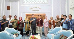 Sekda Palembang. Aprizal Hasyim saat menerima Wahyudi, Senior Manager Komunikasi Umum PLN UID WS2JB, Jumat (25/4/2025). Foto: Kominfo Palembang.
