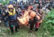 Tim Gabungan mengevakuasi jasad salah satu korban lansia yang tenggelam, Kamis (17/4/2025). Foto: Kominfo Muba.