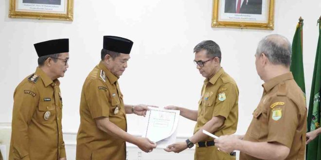 Suasana penyerahan SK pejabat baru oleh Bupati Muba, HM Toha, Selasa (8/4/2025). Foto: Kominfo Muba.
