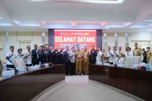 Bupati Muba, HM Toha bersama para pengurus KONI Sumsel, Senin (14/4/2025). Foto: Kominfo Muba.