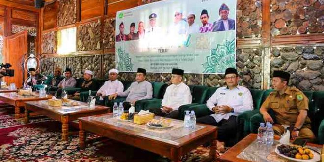 Bupati Muba HM Toha hadiri silaturahmi dan halal bihalal bersama Dewan Pengurus Daerah Forum Pondok Pesantren (DPD Forpess) Kabupaten Musi Banyuasin di Pondok Pesantren Hidayatul Fudhola Walisongo, Kecamatan Sungai Lilin, Selasa (29/4/2025). Foto: Kominfo Muba.