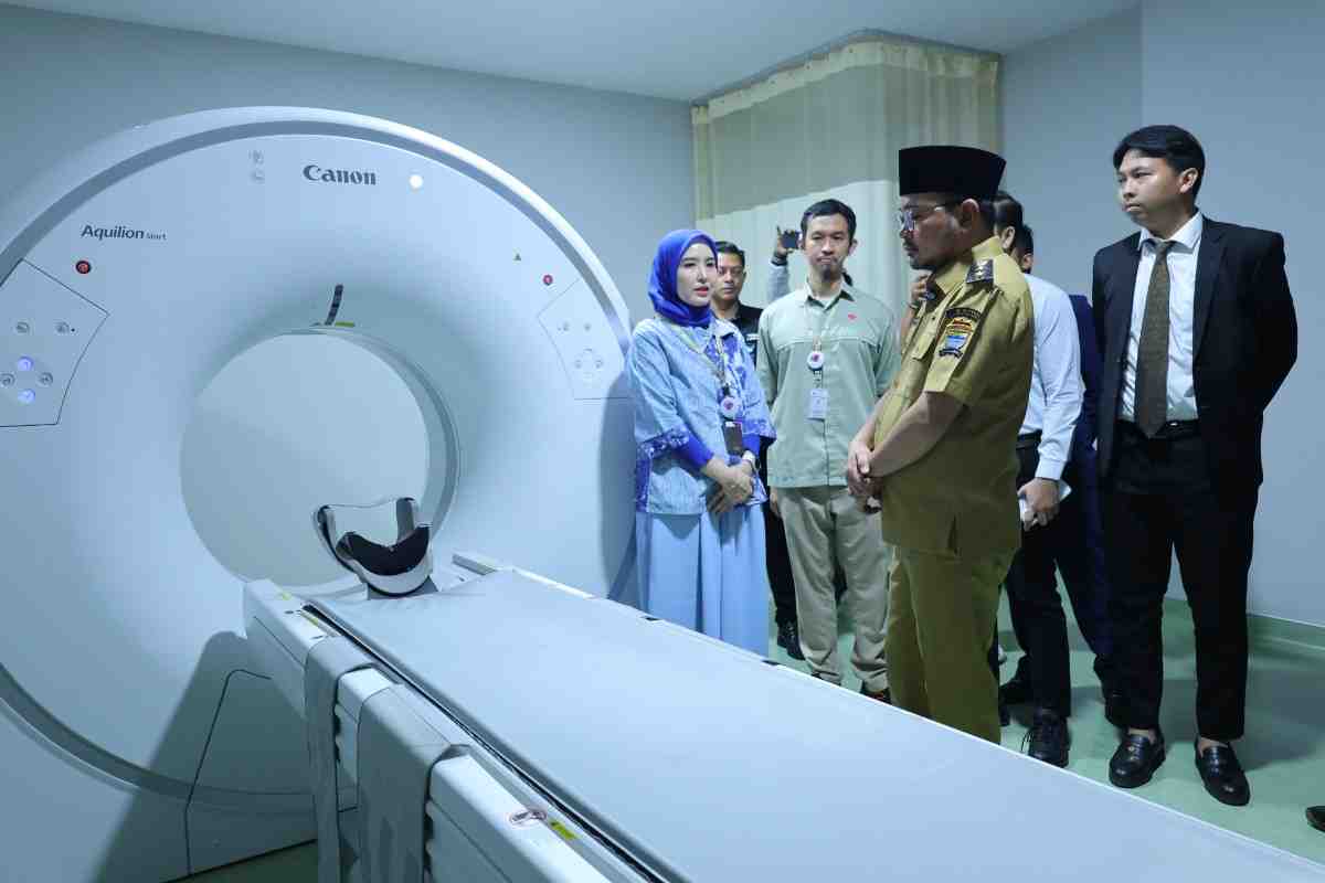 Wakil Walikota Palembang, Prima Salam meninjau salah satu fasilitas berkelas di RS Pertama, Palembang, Selasa (15/4/2025). Foto: Kominfo Palembang.