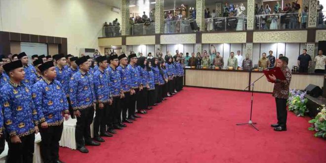 Gubernur Sumsel, Herman Deru melantik 101 PNS di lingkungan Pemprov Sumsel, Juamt (9/5/2025). Foto: Humas Pemprov Sumsel.
