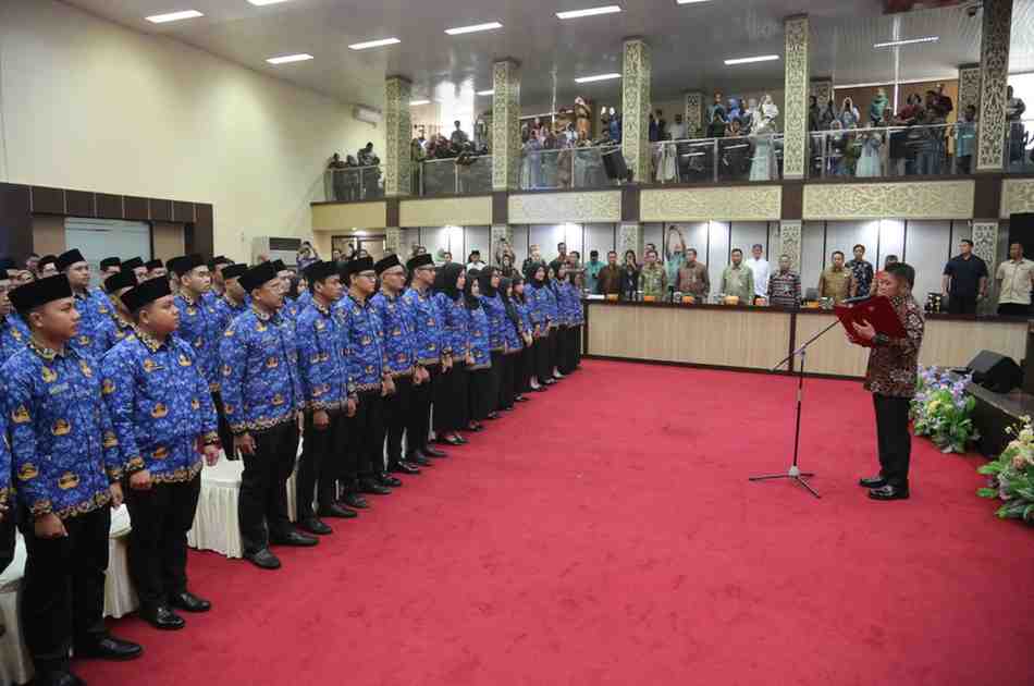 Gubernur Sumsel, Herman Deru melantik 101 PNS di lingkungan Pemprov Sumsel, Juamt (9/5/2025). Foto: Humas Pemprov Sumsel.