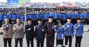 Ribuan PNS dan PPPK Palembang bersama Walikota Palembang, Ratu Dewa usai pelantikan, Juamt (2/5/2025). Foto: Kominfo Palembang.