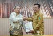 Bupati Muba, HM Toha menerima hasil pemeriksaan laporan keuangan penggunaan dana APBD TA 2024 dari BPK Sumsel, Senin (26/5/2025). Foto: Kominfo Muba.