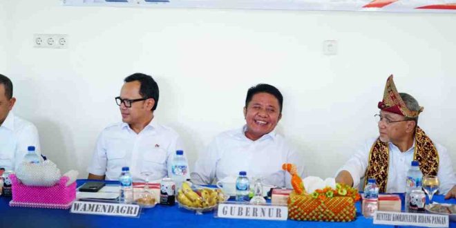 Gubernur Sumsel, Herman Deru mendampingi Menko Bidang Pangan, Zulkifli Hasan dan Wamendagri saat koordinasi pembentukan Koperasi Merah Putih di Banyuasin. Foto: Humas Pemprov Sumsel.