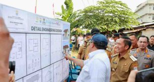 Walikota Palembang, Ratu Dewa saat menghadiri launching Gerakan Benahi Rumah Agar Layak (GEBRAK) di Lr Kumpeh Brayun, 23 Ilir, Senin (5/5/2025). Foto: Kominfo Palembang.