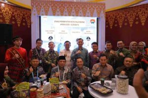 Walikota Palembang, Ratu Dewa bersama sejumlah kepala daerah lainnya pada acara Munas Apeksi di Surabaya. Foto: Kominfo Palembang.