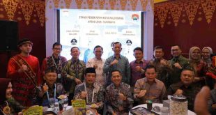 Walikota Palembang, Ratu Dewa bersama sejumlah kepala daerah lainnya pada acara Munas Apeksi di Surabaya. Foto: Kominfo Palembang.