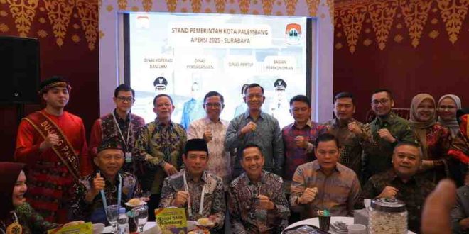 Walikota Palembang, Ratu Dewa bersama sejumlah kepala daerah lainnya pada acara Munas Apeksi di Surabaya. Foto: Kominfo Palembang.