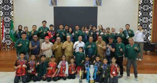 Walikota Palembang, Ratu Dewa menerima kunjungan anggota RDPS Karate Club yang telah berhasil menjadi juara umum Kejuaraan Karate Harukaze Open Piala Bergilir Walikota Palembang tahun 2025, Selasa (29/4/2025). Foto: Kominfo Palembang. Hal ini ia sampaikan saat menerima audiensi RDPS Karate Club di Rumah Dinas Wali Kota, Selasa (29/4/2025).