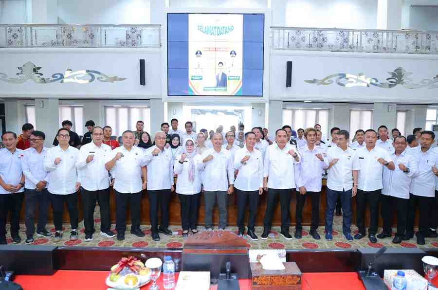 Walikota Palembang, Ratu Dewa hadir di acara peluncuran dan dialog Percepatan Pembentukan Koperasi Merah Putih, yang digelar di Palembang Sport and Convention Center (PSCC), Selasa (27/5/2025). Foto: Kominfo Palembang.
