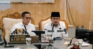 Walikota Palembang, Ratu Dewa dan Wwawako Prima Salam . Foto: Dok Kominfo Palembang.
