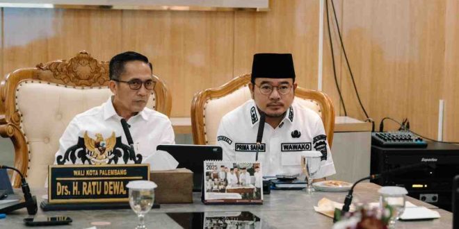 Walikota Palembang, Ratu Dewa dan Wwawako Prima Salam . Foto: Dok Kominfo Palembang.
