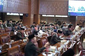 Suasana anggota DPRD Sumsel yang hadir pada paripurna DPRD dengan agenda penadatanganan kesepakatan tentang rancangan awal RPJPMD 2025-2029, Jumat (16/5/2025). Foto: Humas Pemprov Sumsel.