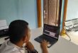Ilustrasi -- Warga desa sudah bisa mengakses internet dengan lancar, termasuk membuka website desa. Foto: Dok Kominfo Muba.
