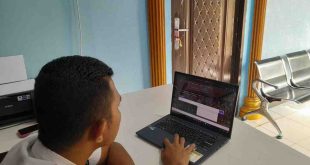 Ilustrasi -- Warga desa sudah bisa mengakses internet dengan lancar, termasuk membuka website desa. Foto: Dok Kominfo Muba.