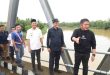 Gubernur Sumsel Herman Deru saat meninjau jalan yang menghubungkan Muaraenim-PALI, Selasa (13/5/2025). Foto: Humas Pemprov Sumsel.